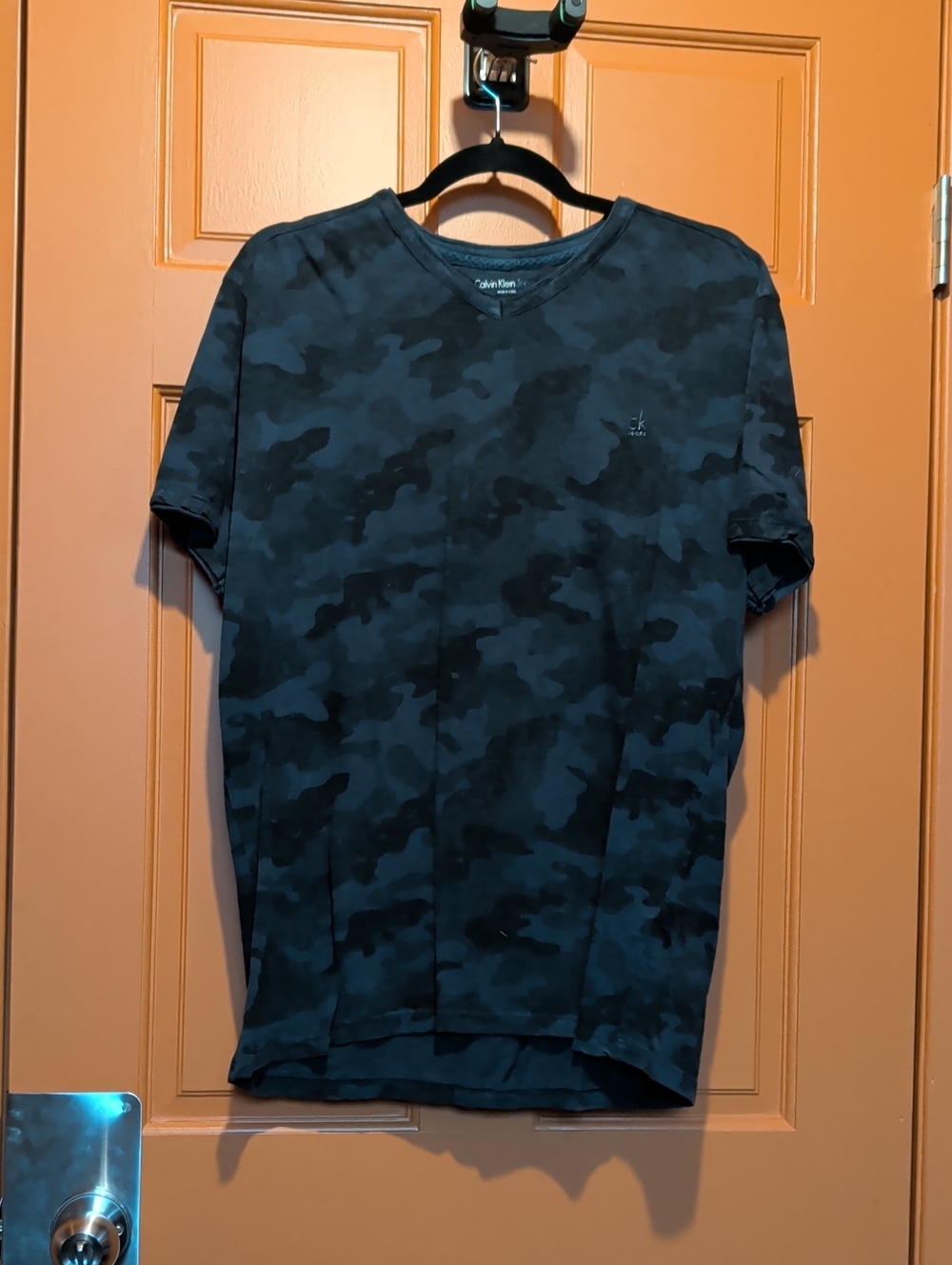 Calvin Klein Men's Blue Camo Short-Sleeve Crew Tee